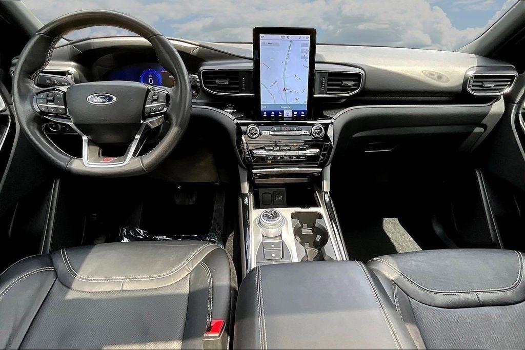 View vehicle photo 7