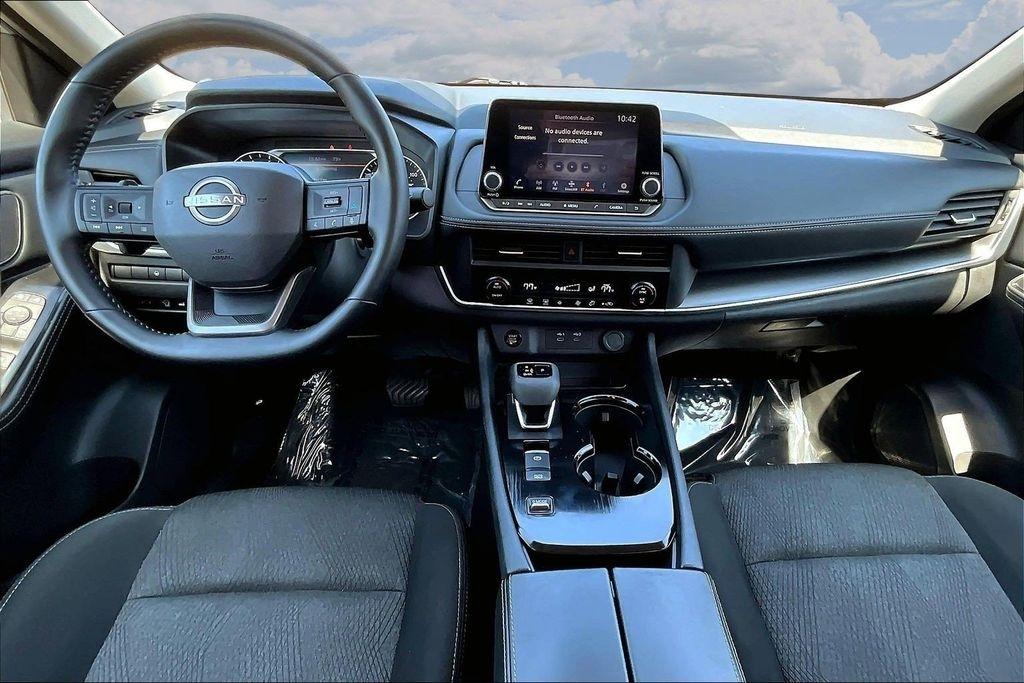 View vehicle photo 7