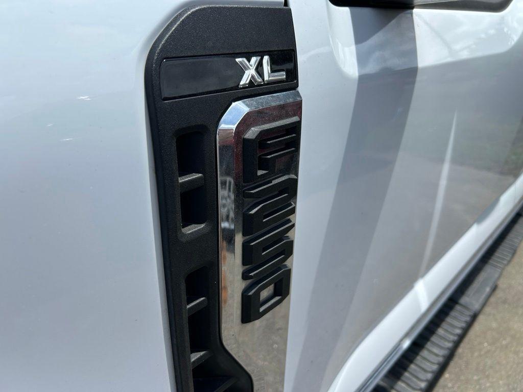 Ford F-250 SD XL Crew Cab 4WD 2024