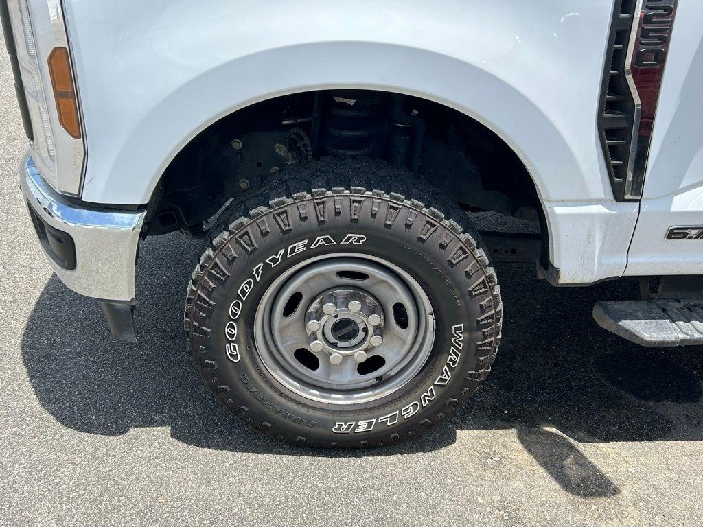 Ford F-250 SD XL Crew Cab 4WD 2024