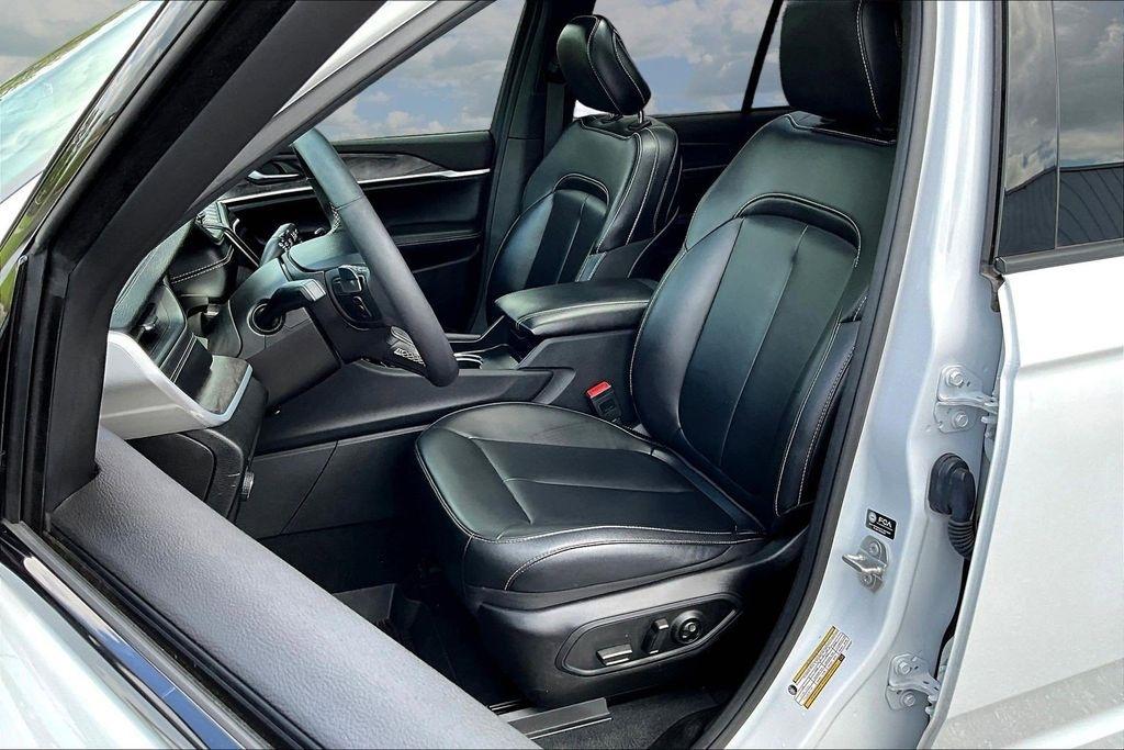 Jeep Grand Cherokee Limited 2WD 2025