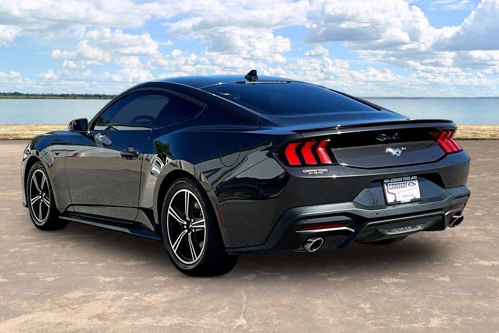 Ford Mustang EcoBoost Coupe 2024