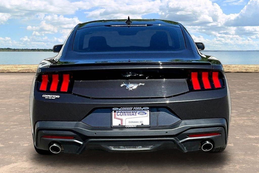 Ford Mustang EcoBoost Coupe 2024