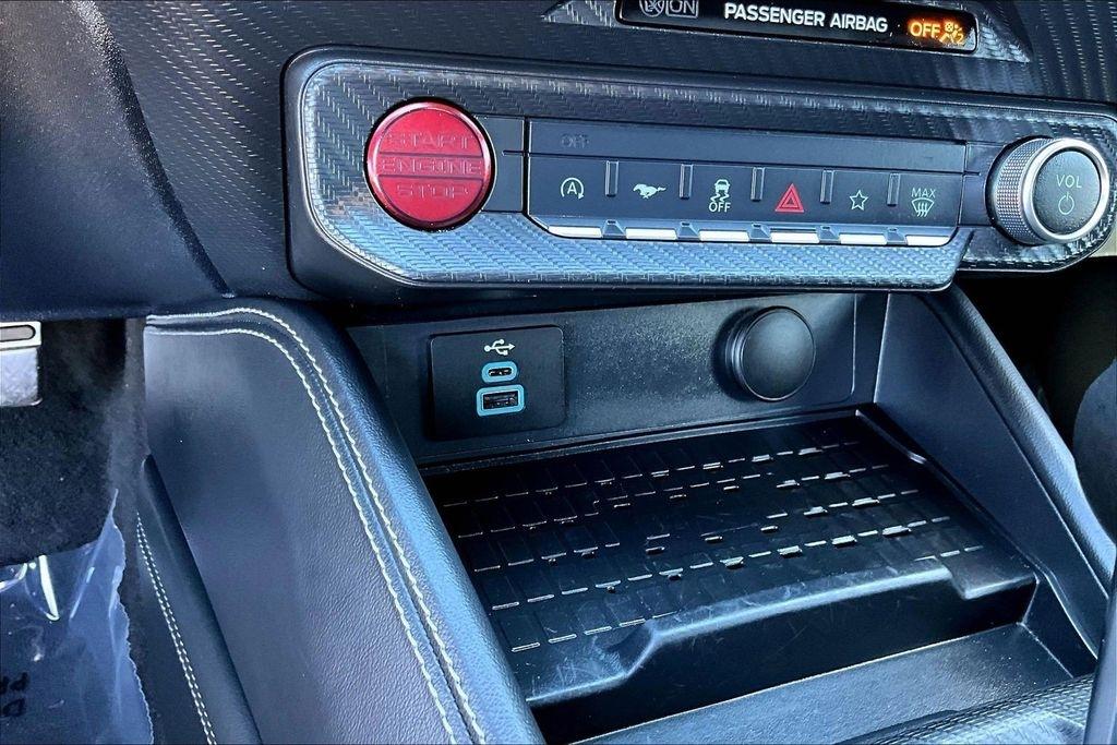 Ford Mustang EcoBoost Coupe 2024