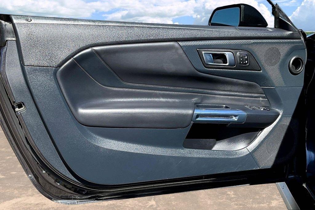 Ford Mustang EcoBoost Coupe 2024