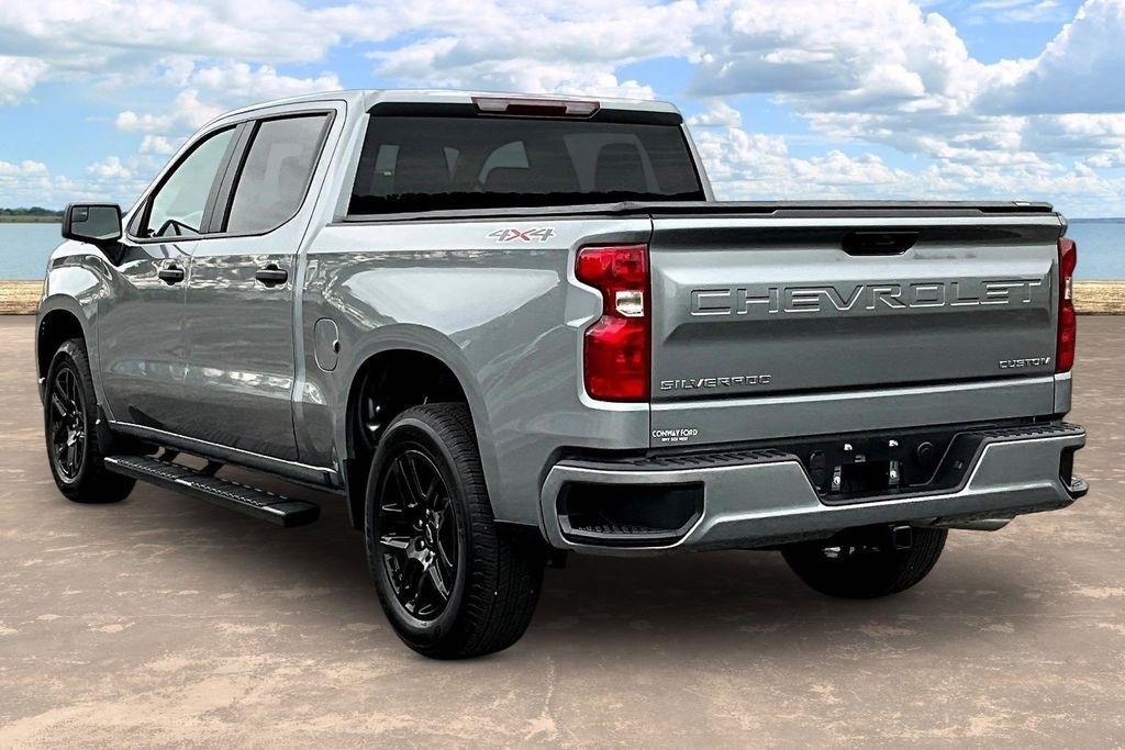 Chevrolet Silverado 1500 Custom Crew Cab 4WD 2026