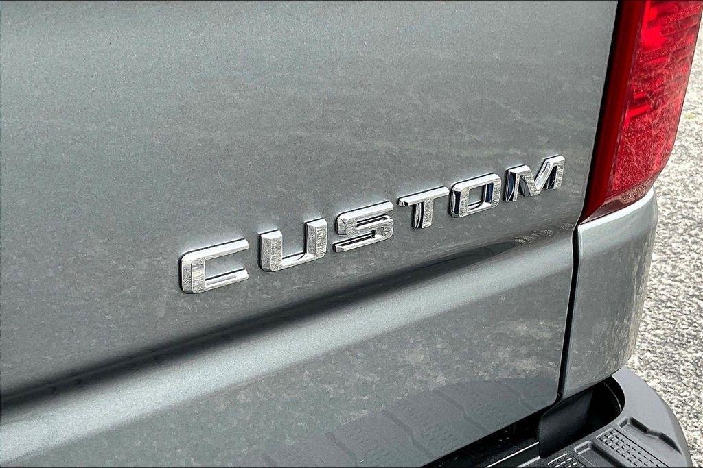 Chevrolet Silverado 1500 Custom Crew Cab 4WD 2026