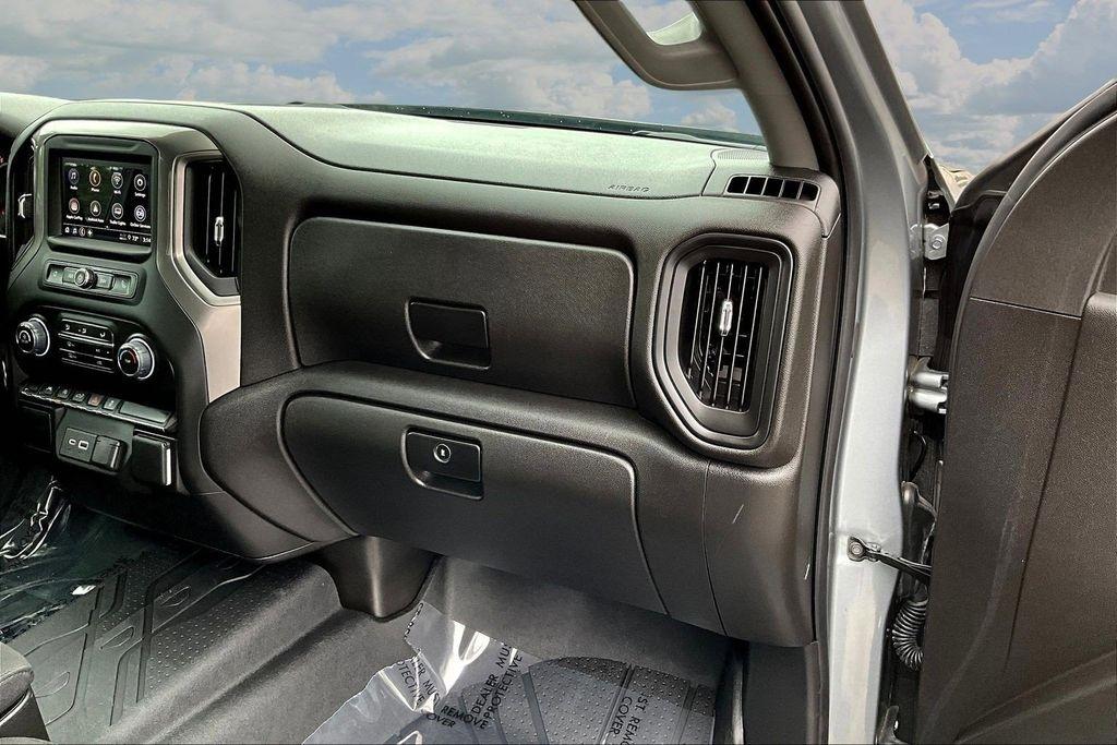 Chevrolet Silverado 1500 Custom Crew Cab 4WD 2026
