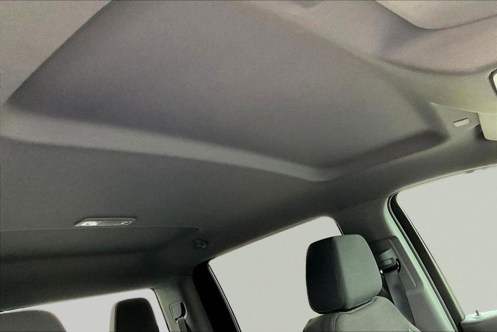 Chevrolet Silverado 1500 Custom Crew Cab 4WD 2026