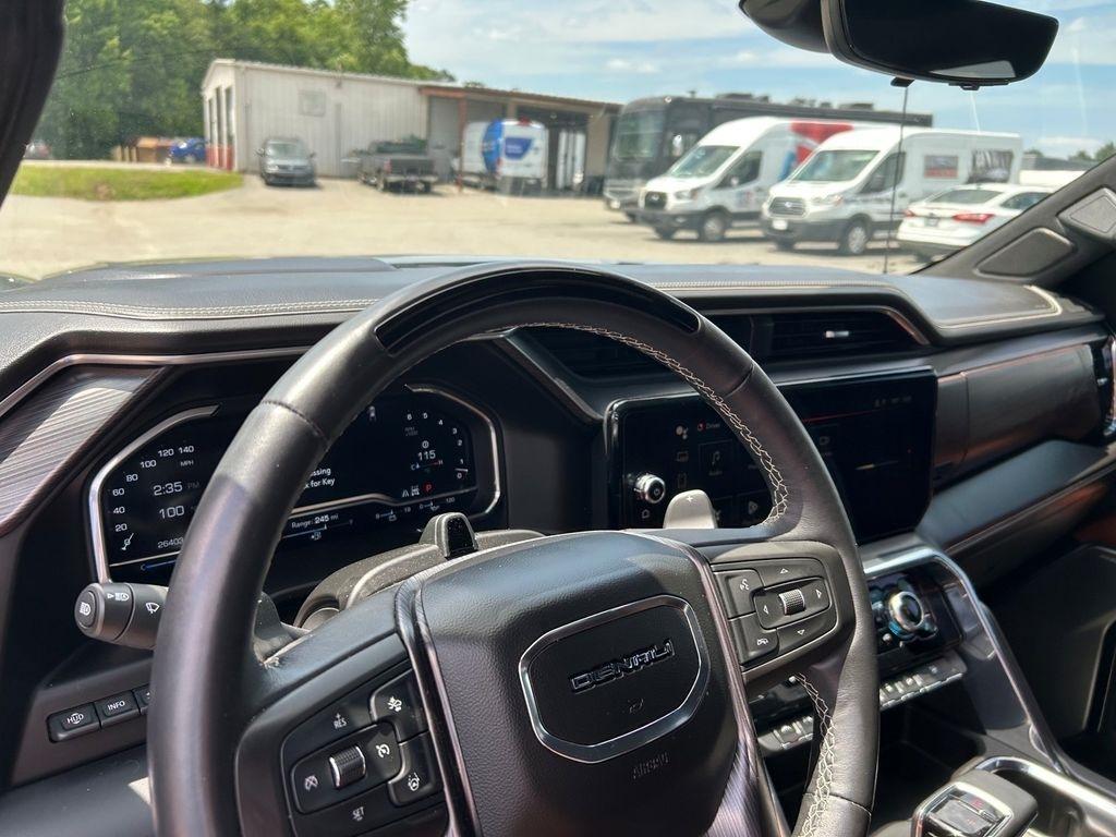GMC Sierra 1500 Denali Ultimate Crew Cab 4WD 2023