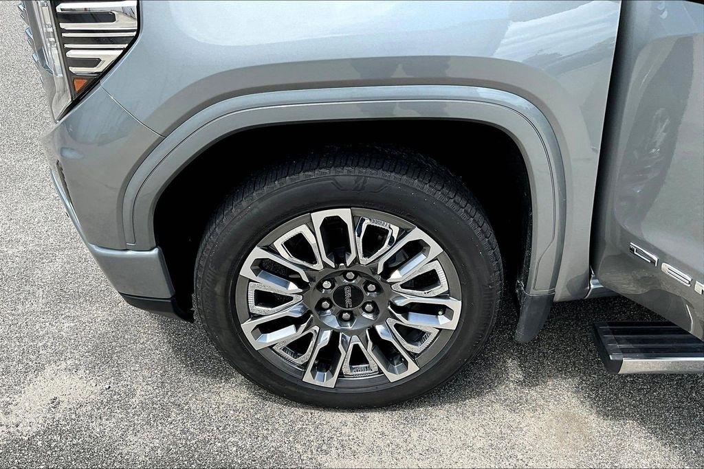 GMC Sierra 1500 Denali Ultimate Crew Cab 4WD 2023