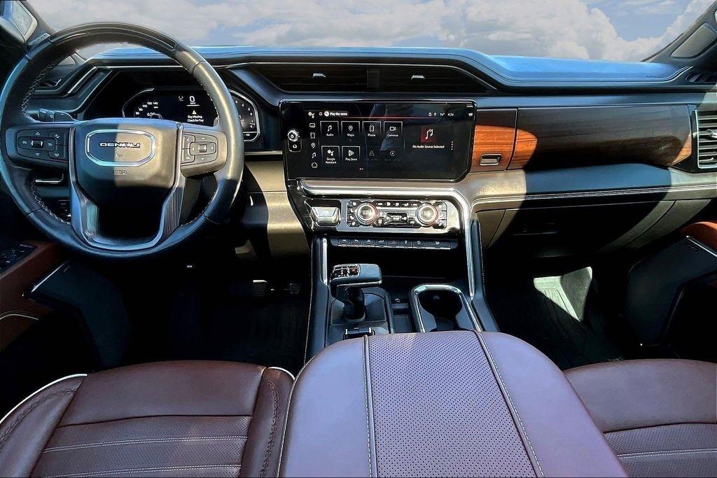 GMC Sierra 1500 Denali Ultimate Crew Cab 4WD 2023