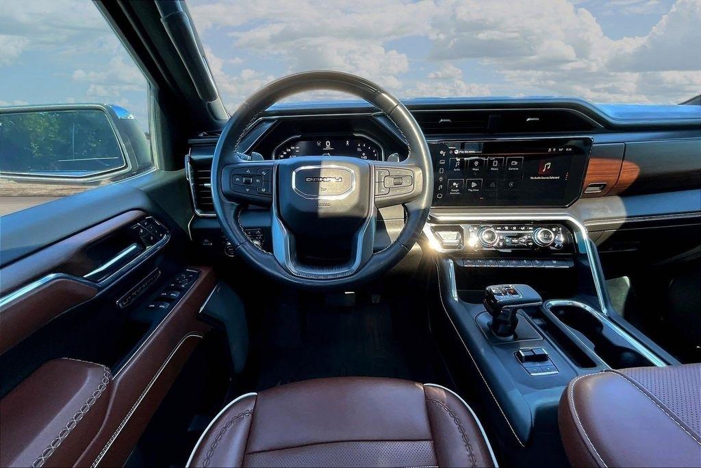 GMC Sierra 1500 Denali Ultimate Crew Cab 4WD 2023