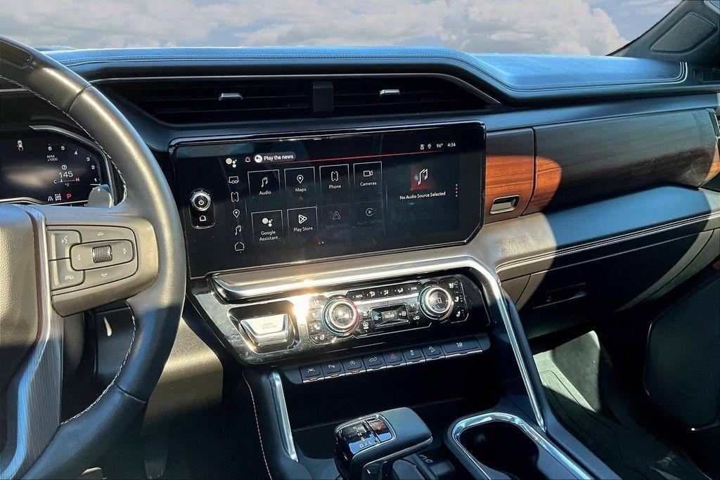 GMC Sierra 1500 Denali Ultimate Crew Cab 4WD 2023