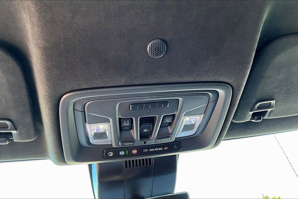 GMC Sierra 1500 Denali Ultimate Crew Cab 4WD 2023