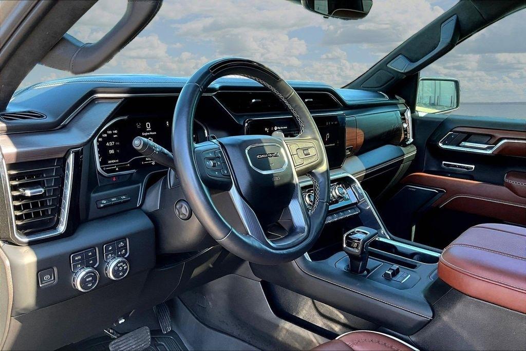 GMC Sierra 1500 Denali Ultimate Crew Cab 4WD 2023