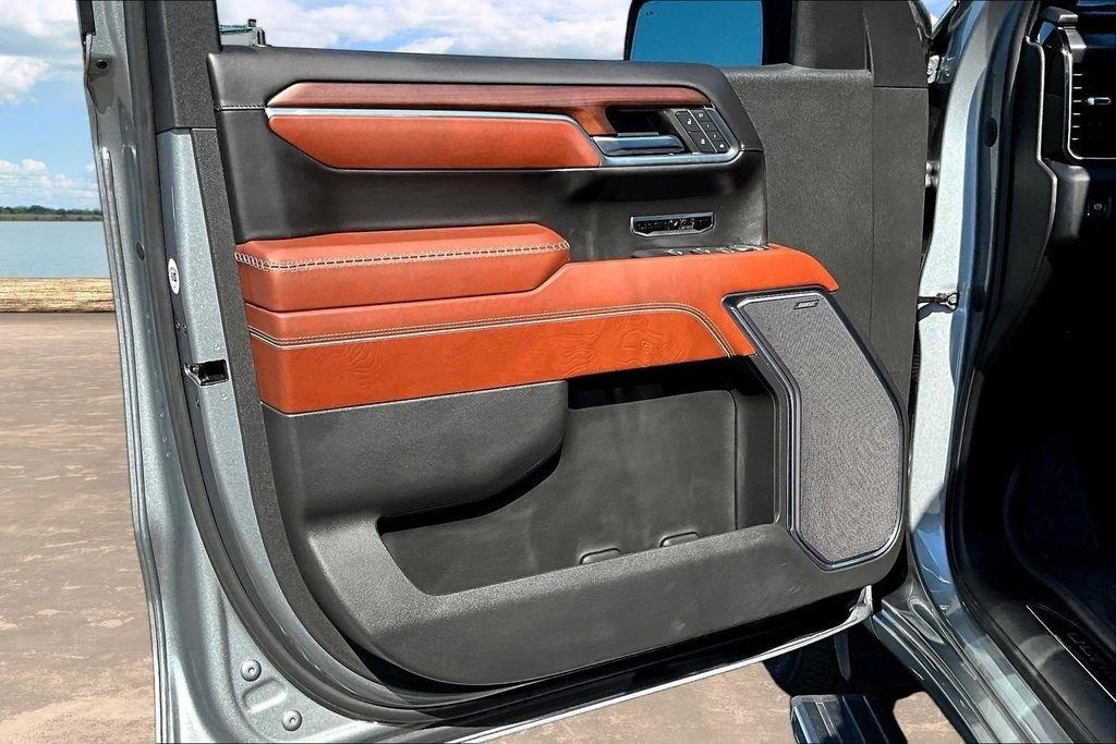 GMC Sierra 1500 Denali Ultimate Crew Cab 4WD 2023