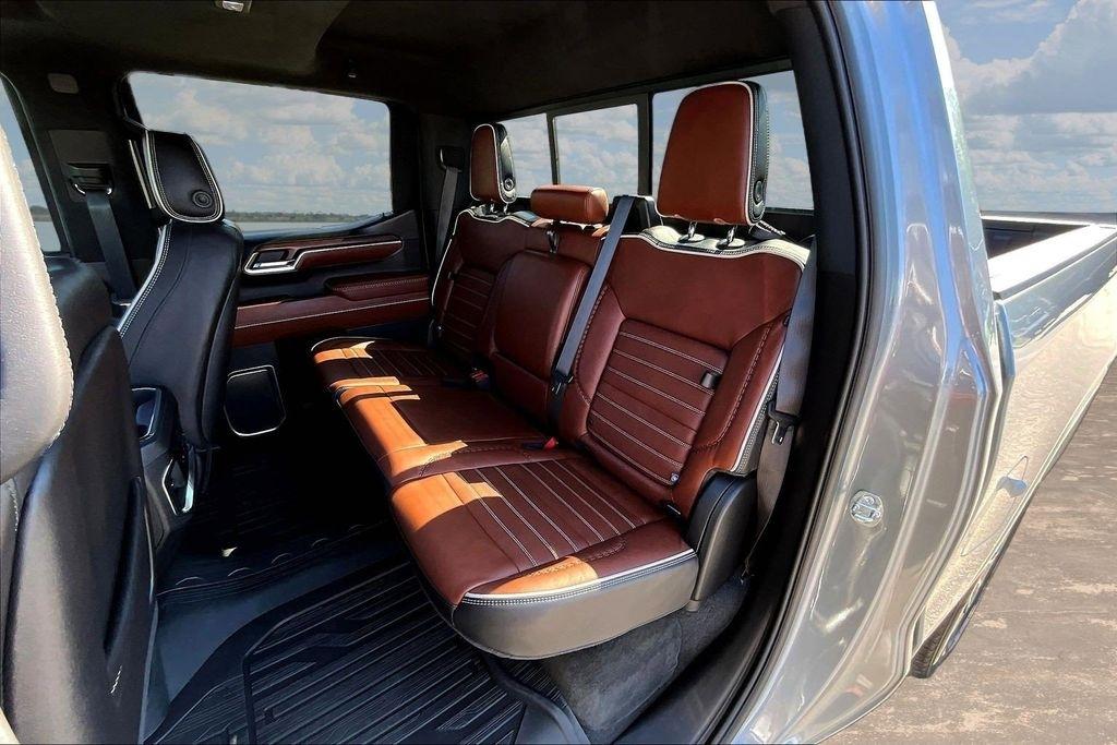 GMC Sierra 1500 Denali Ultimate Crew Cab 4WD 2023