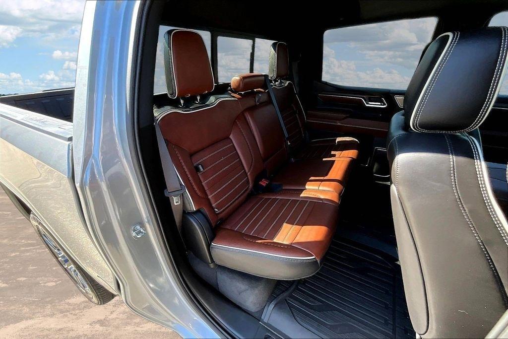 GMC Sierra 1500 Denali Ultimate Crew Cab 4WD 2023