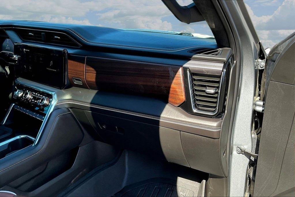 GMC Sierra 1500 Denali Ultimate Crew Cab 4WD 2023