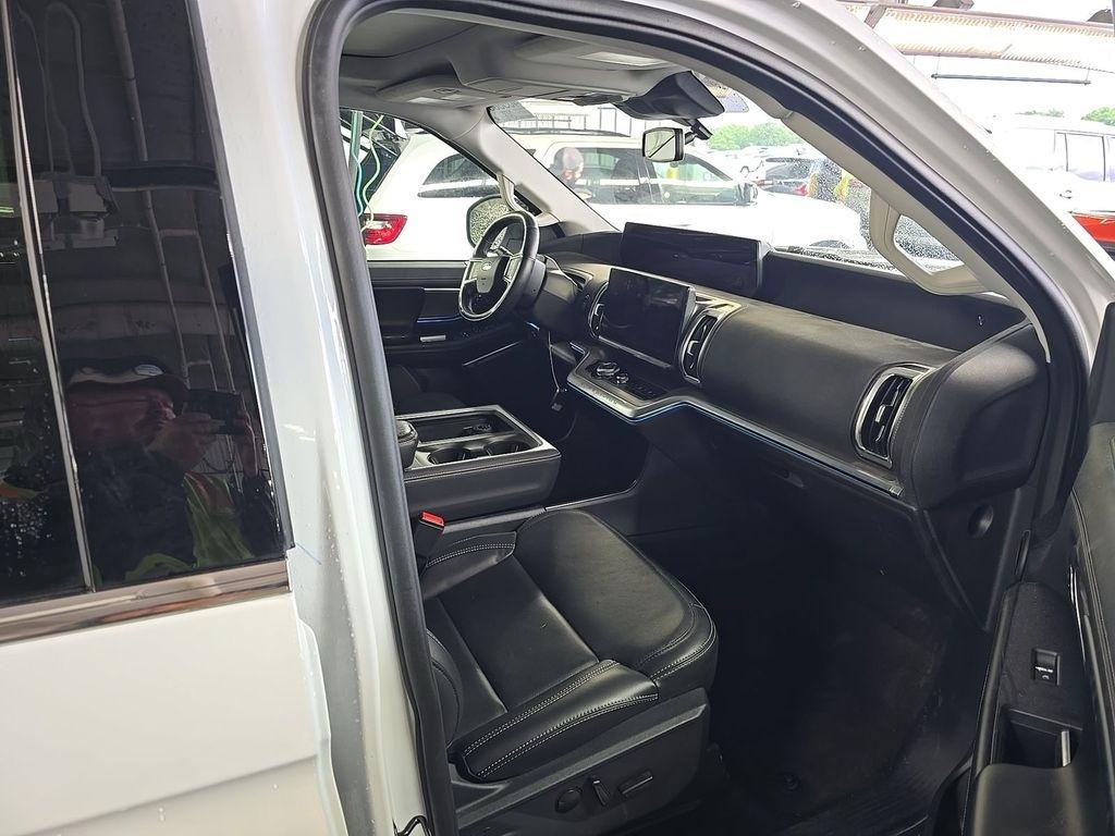 Ford Expedition Platinum 4WD 2025