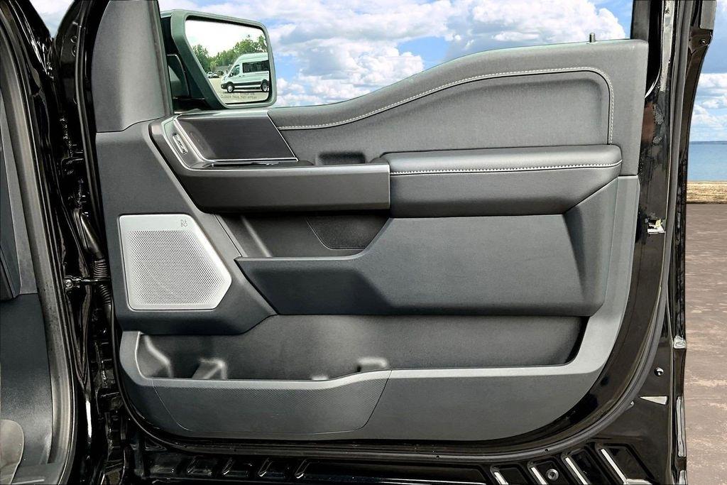 Ford F-150 Lariat SuperCrew 4WD 2025