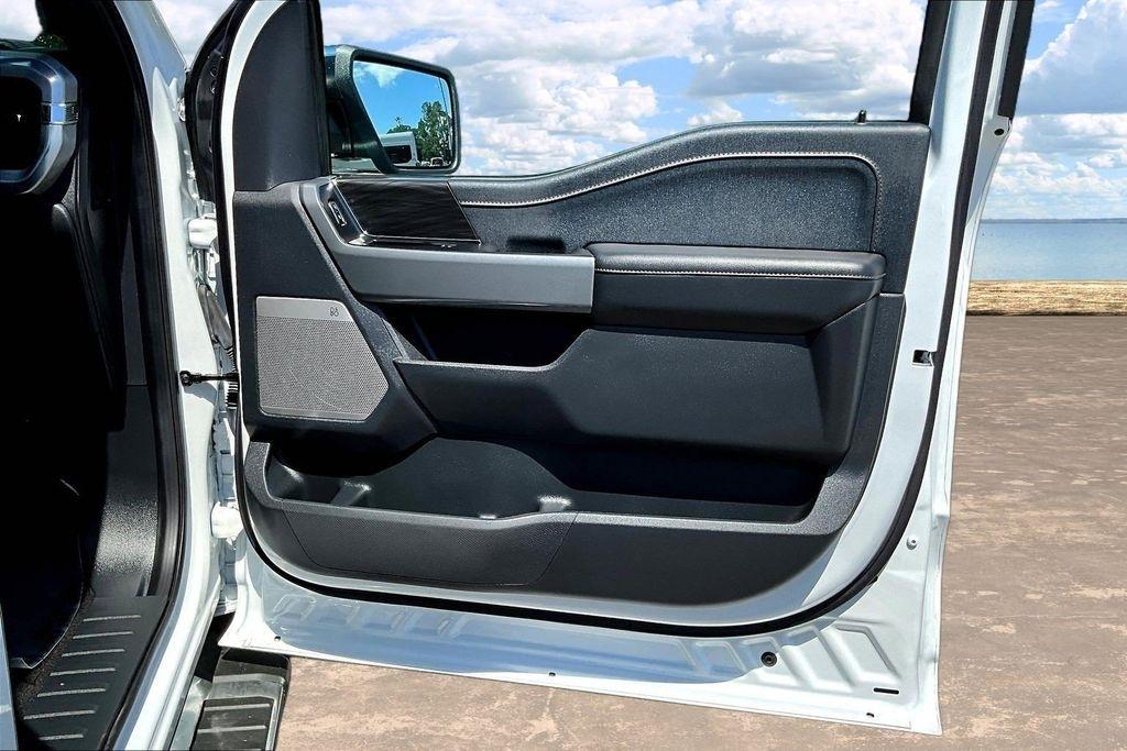 Ford F-150 Lariat SuperCrew 4WD 2024