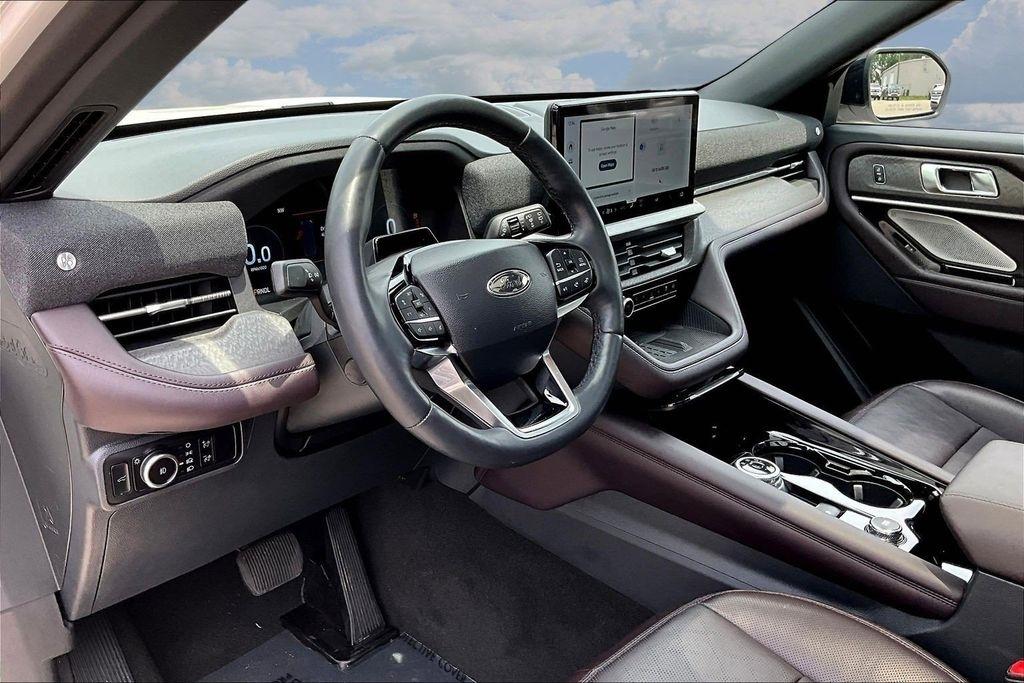 Ford Explorer  2025