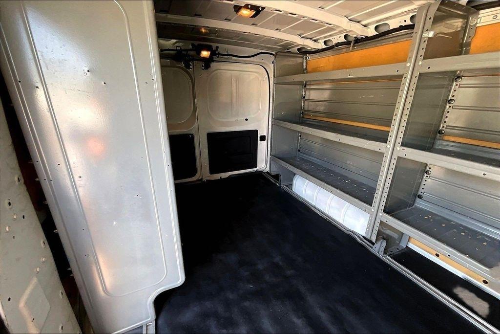 Nissan NV Cargo 2500 HD S V6 2021