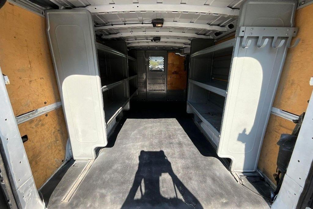 Nissan NV Cargo 2500 HD S V6 2021