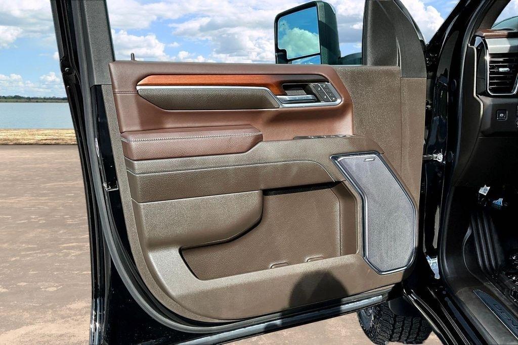 GMC Sierra 2500HD Denali Crew Cab 4WD SB 2024