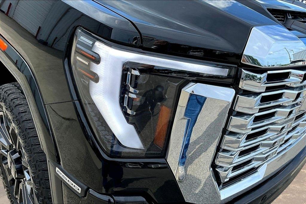 GMC Sierra 2500HD Denali Crew Cab 4WD SB 2024