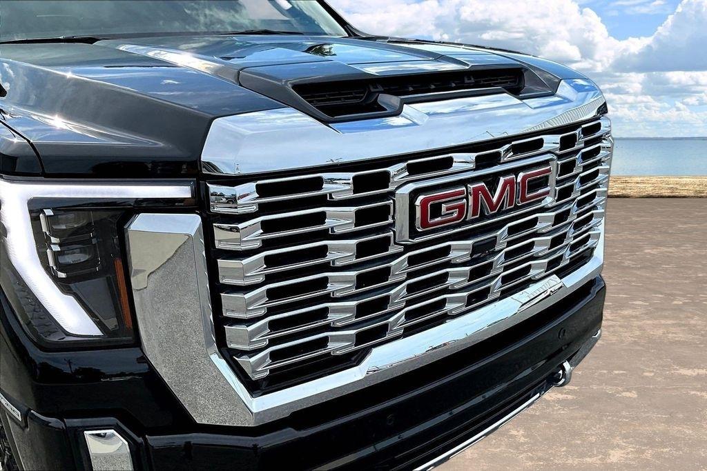GMC Sierra 2500HD Denali Crew Cab 4WD SB 2024