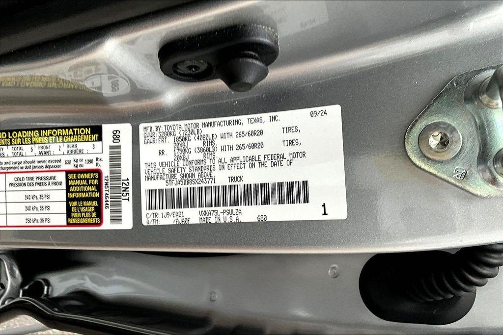 Toyota Tundra Limited CrewMax 4WD 2025