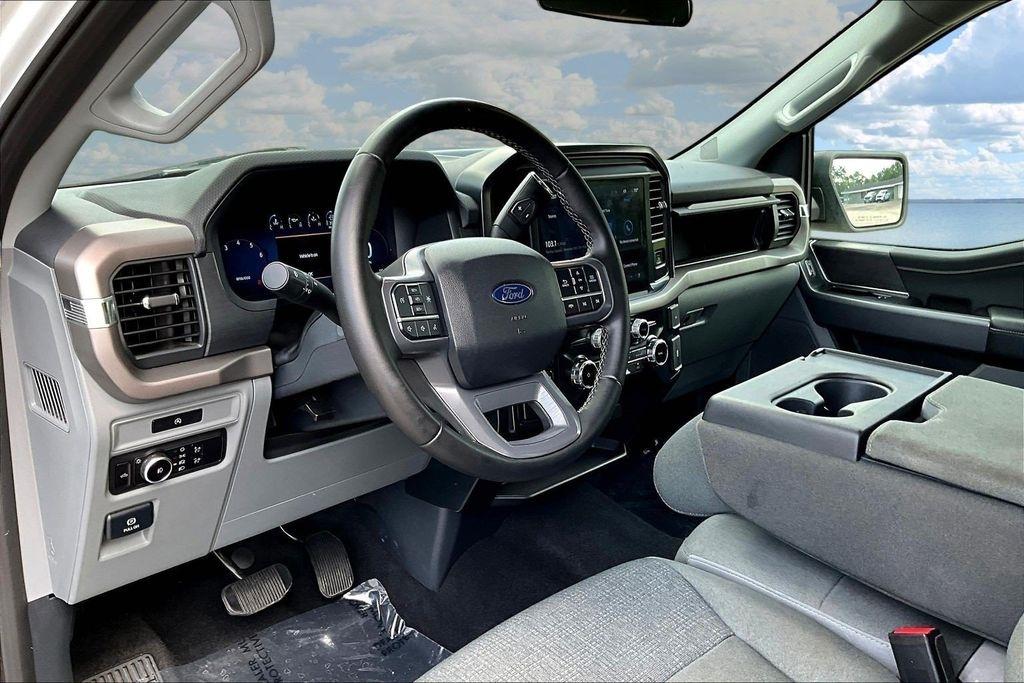 Ford F-150 XLT SuperCrew 4WD 2025