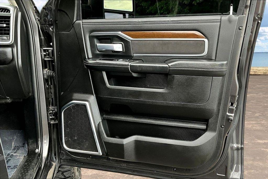 RAM 2500 Laramie Crew Cab SWB 4WD 2024