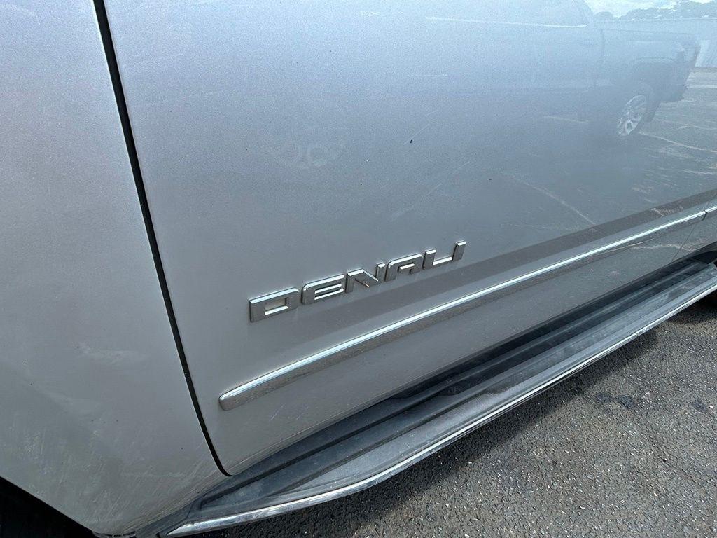 GMC Yukon Denali 4WD 2017