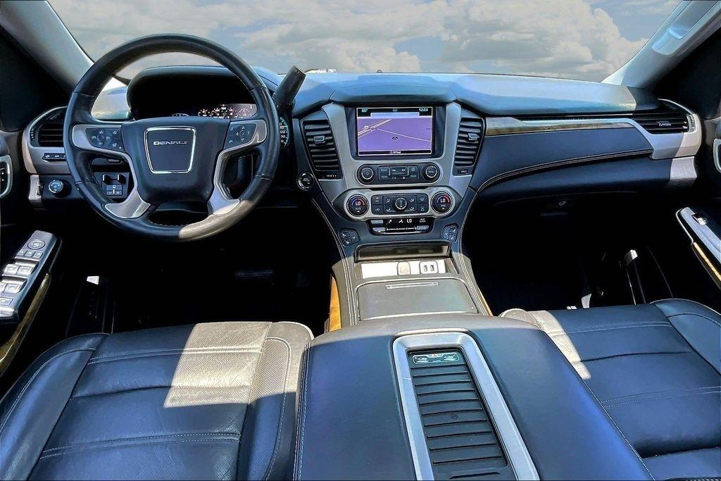 GMC Yukon Denali 4WD 2017