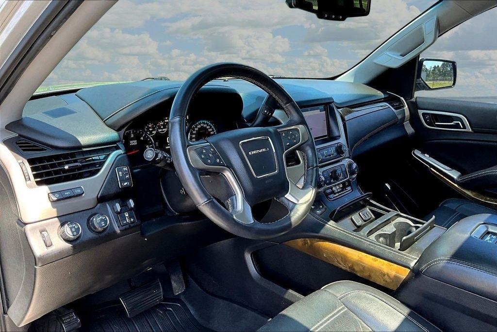 GMC Yukon Denali 4WD 2017
