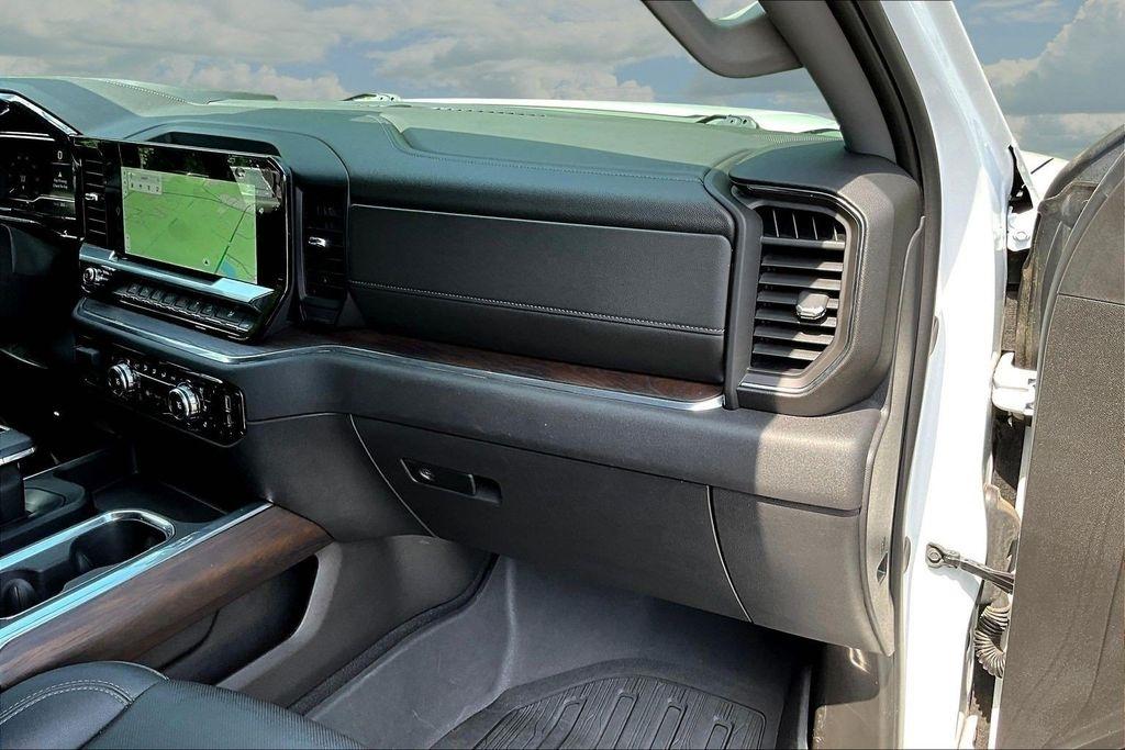GMC Sierra 1500 SLT Crew Cab 4WD 2024