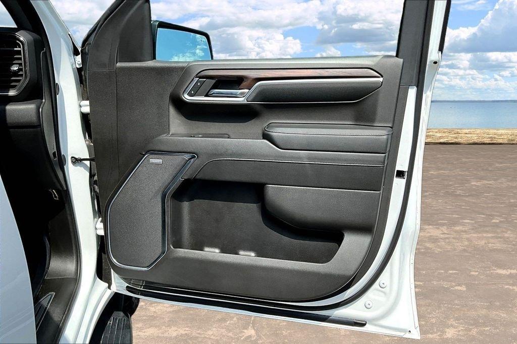 GMC Sierra 1500 SLT Crew Cab 4WD 2024