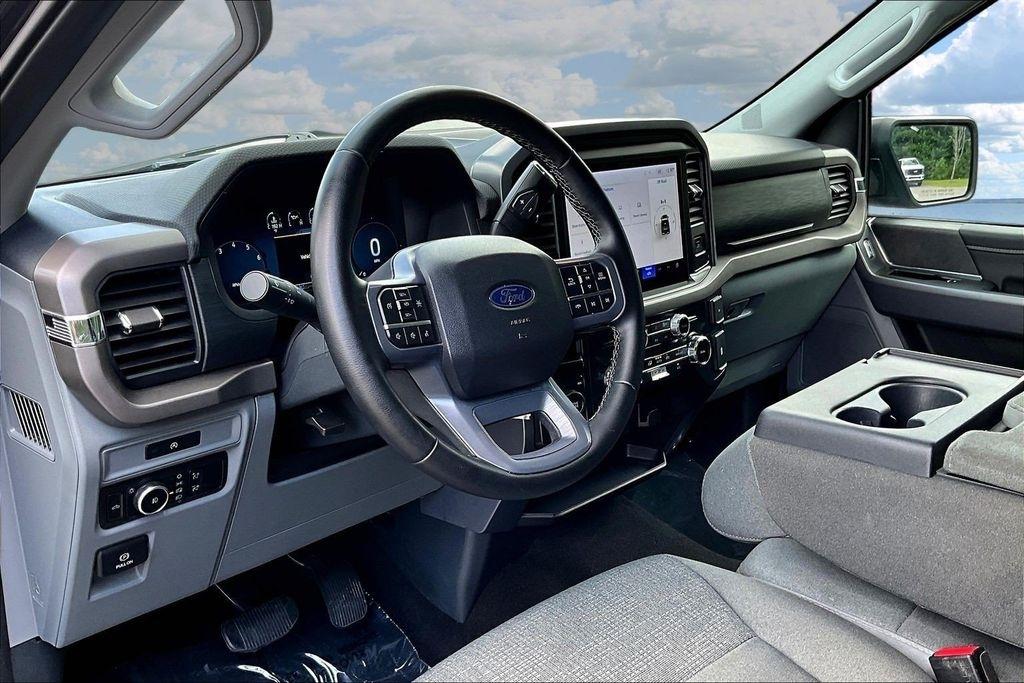 Ford F-150 XLT SuperCrew 4WD 2025