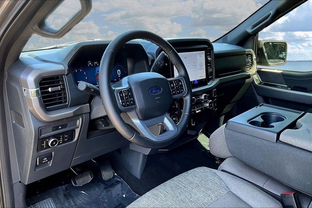Ford F-150 XLT SuperCrew 4WD 2025