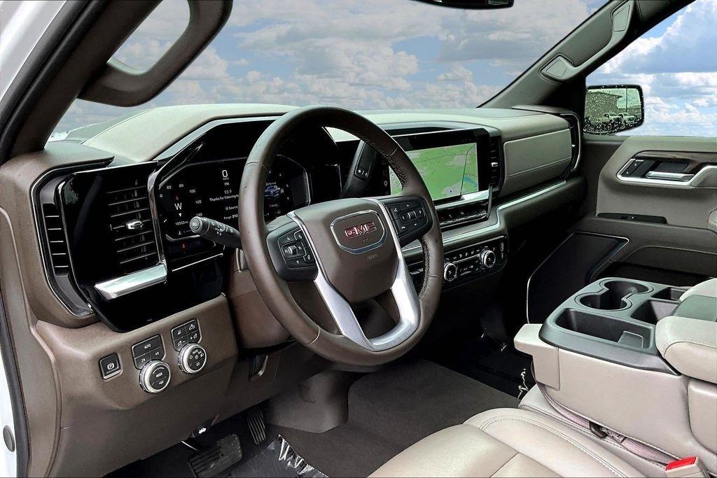 GMC Sierra 1500 SLT Crew Cab 4WD 2026