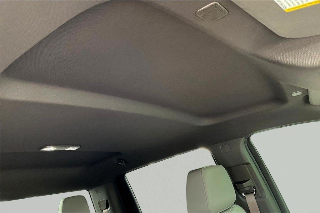 GMC Sierra 1500 SLT Crew Cab 4WD 2026