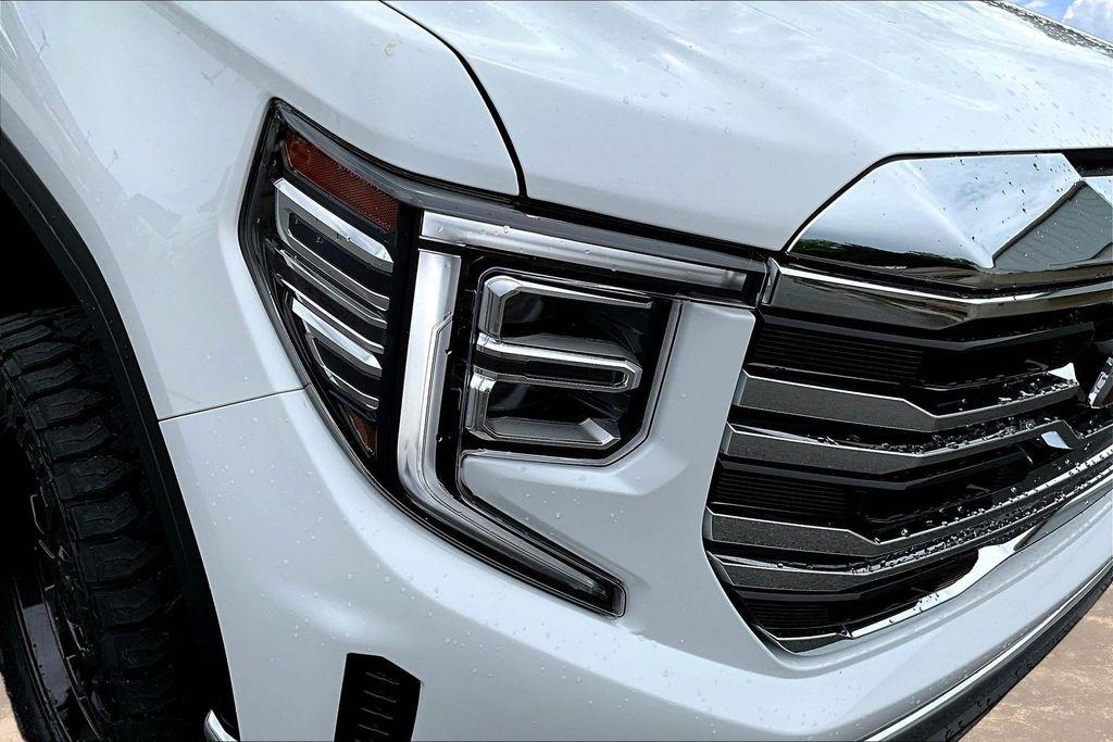GMC Sierra 1500 SLT Crew Cab 4WD 2026