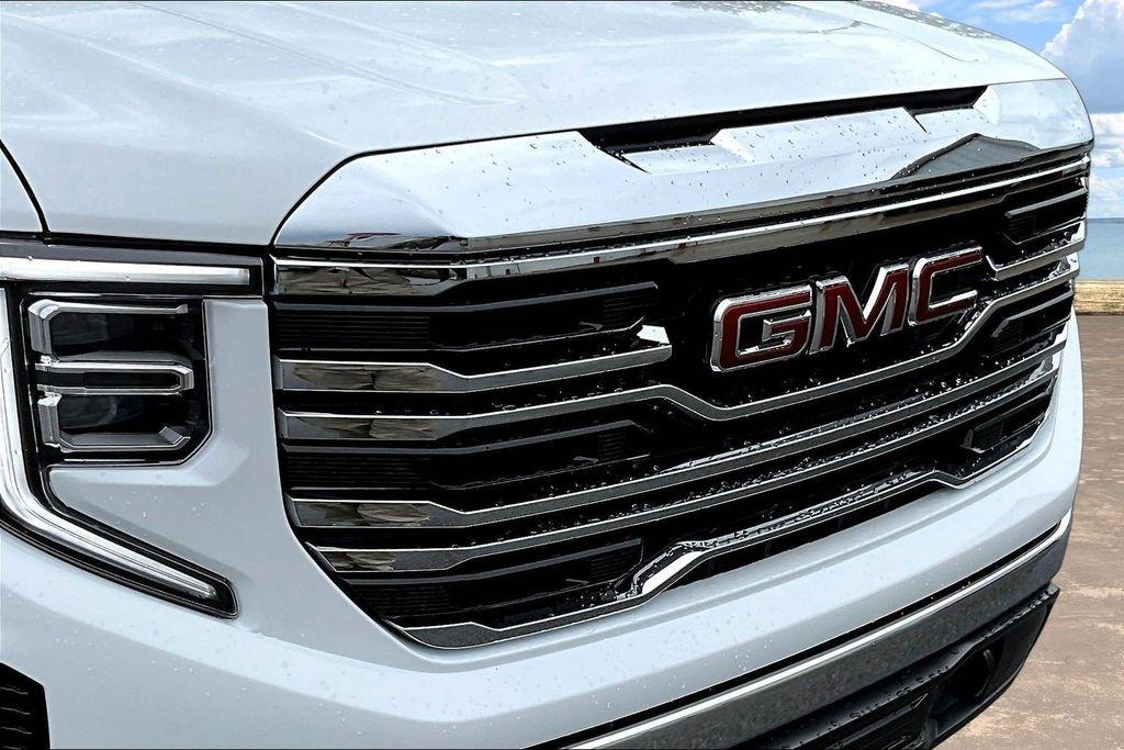 GMC Sierra 1500 SLT Crew Cab 4WD 2026