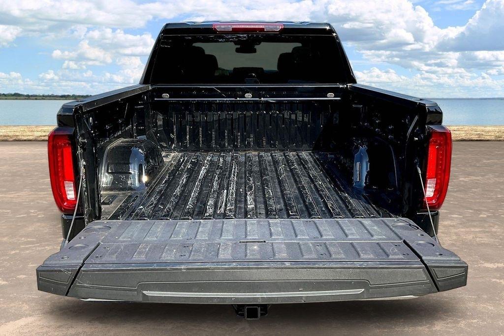 GMC Sierra 1500 SLT Crew Cab 4WD 2026