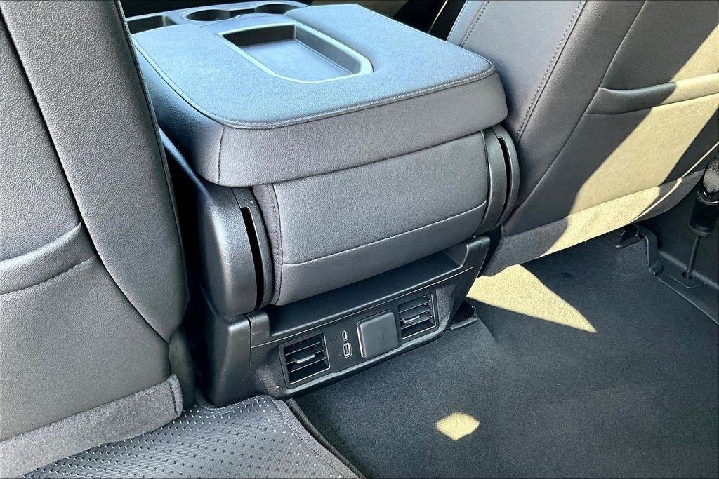GMC Sierra 1500 SLT Crew Cab 4WD 2026