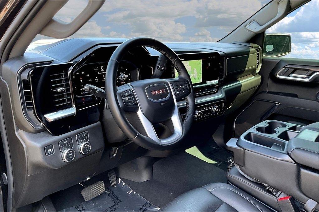 GMC Sierra 1500 SLT Crew Cab 4WD 2026